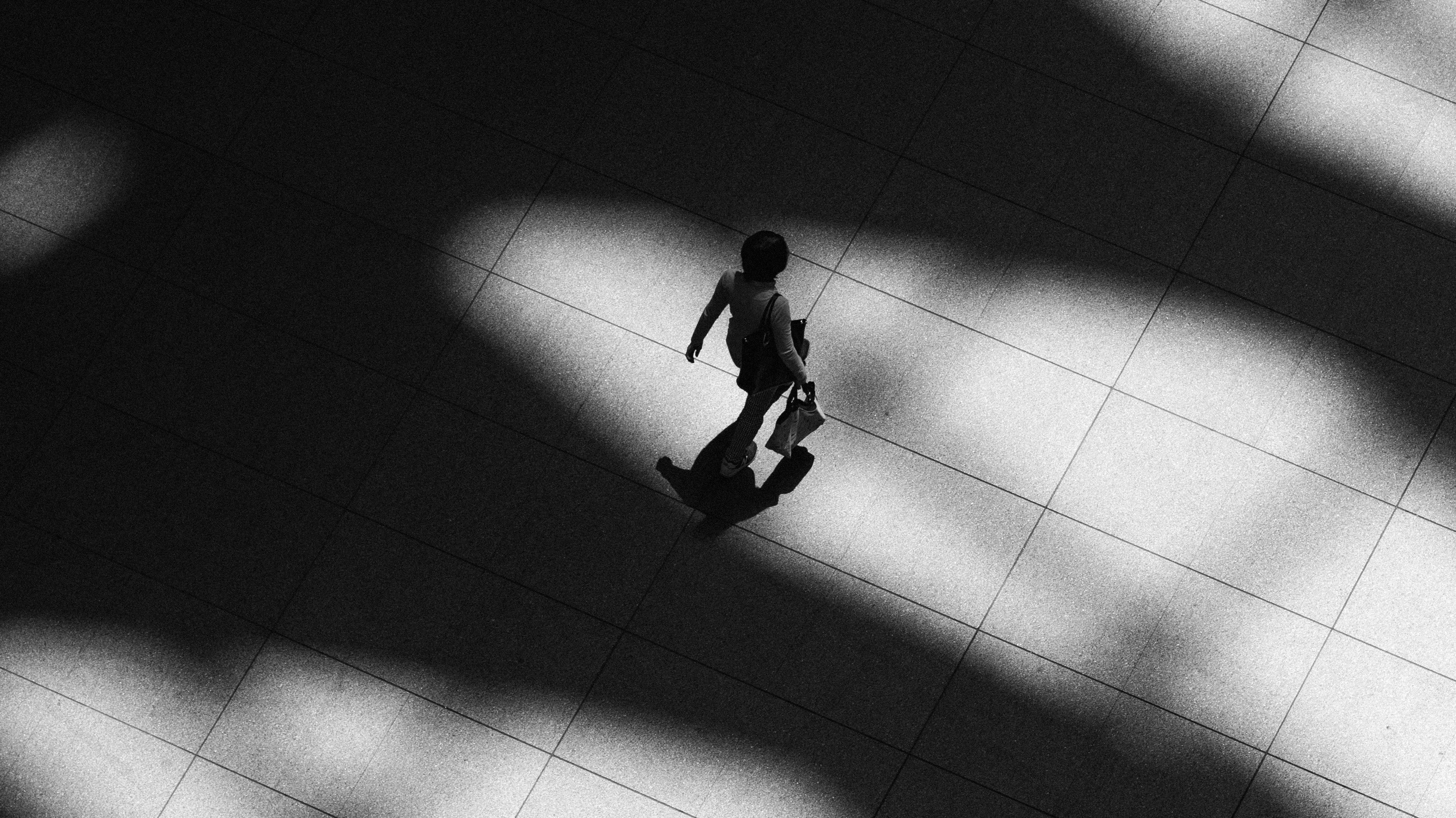 How Artists Use Light in Art and Why It Changes Everything - dans le gris