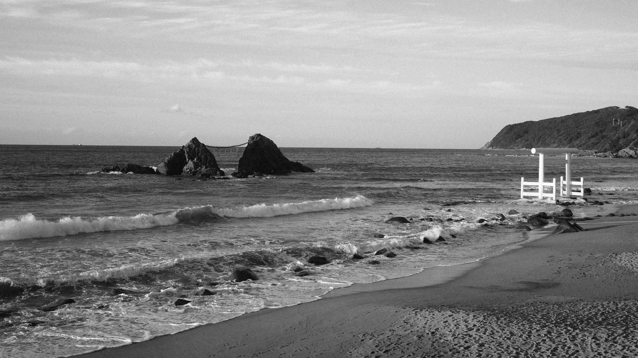 Itoshima's Sakurai Futamigaura: A Perfect Fukuoka Day Trip for Sunsets and Beaches