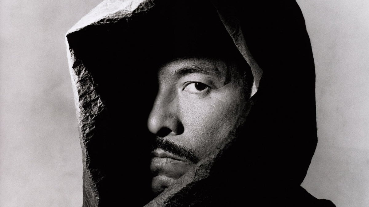 Issey Miyake: 8 Things You Should Know About the Japanese Fashion Legend - dans le gris