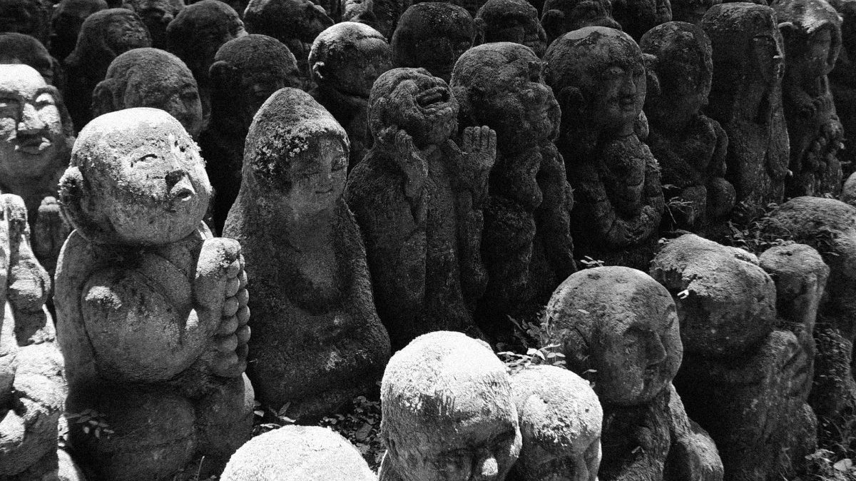 Kyoto City Guide | Otagi Nenbutsu-ji Temple - dans le gris