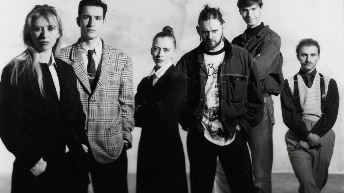 Meet the Antwerp 6+1: Trailblazers of Belgian Fashion in the 1980s - dans le gris