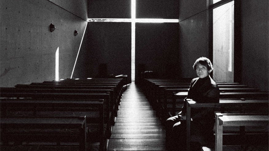 Tadao Ando: Minimalism and Light in Concrete Architecture - dans le gris