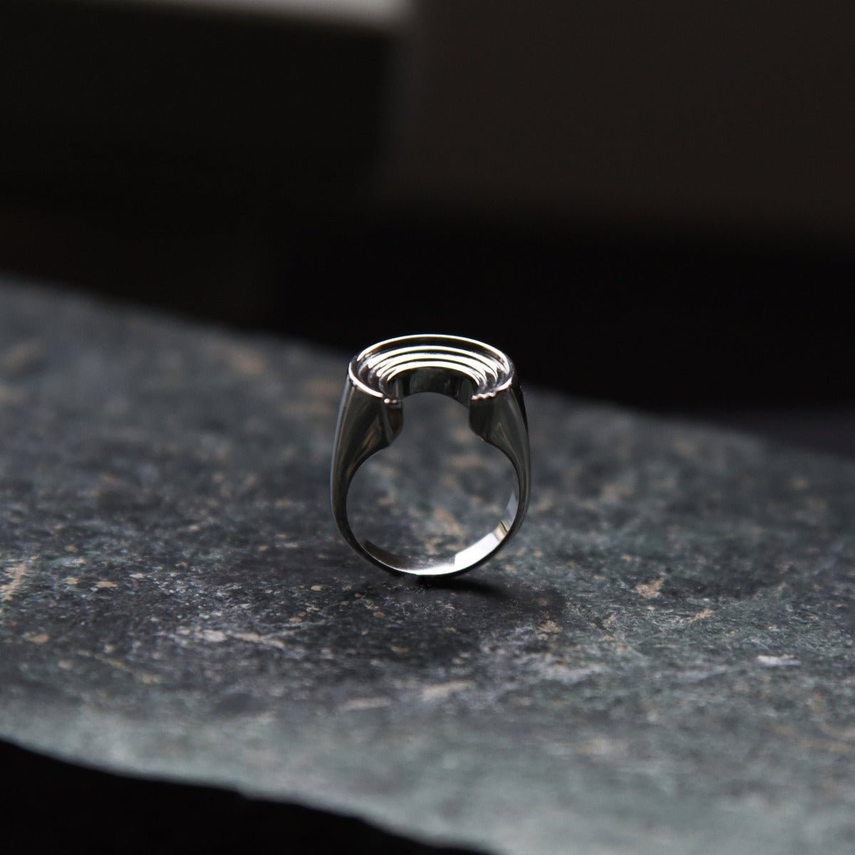 Colosseum Signet Ring - dans le gris