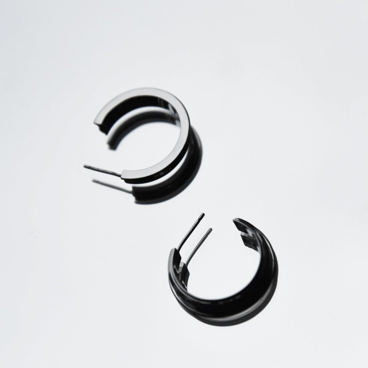 Column Hoop Earrings - dans le gris