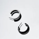 Column Hoop Earrings - dans le gris