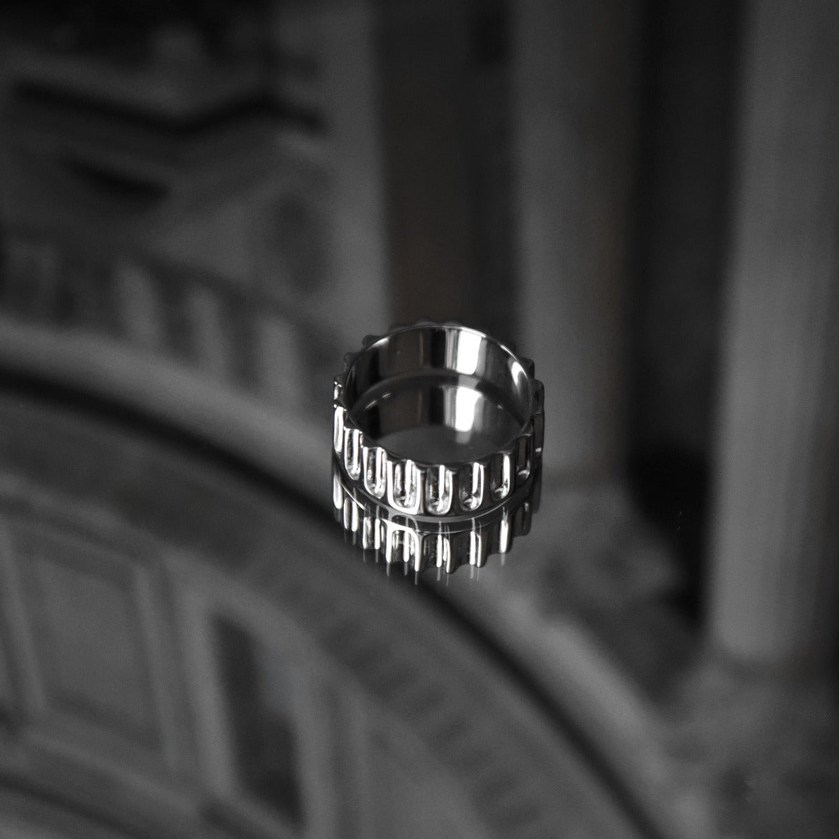 Column Ring - dans le gris