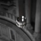 Column Ring - dans le gris