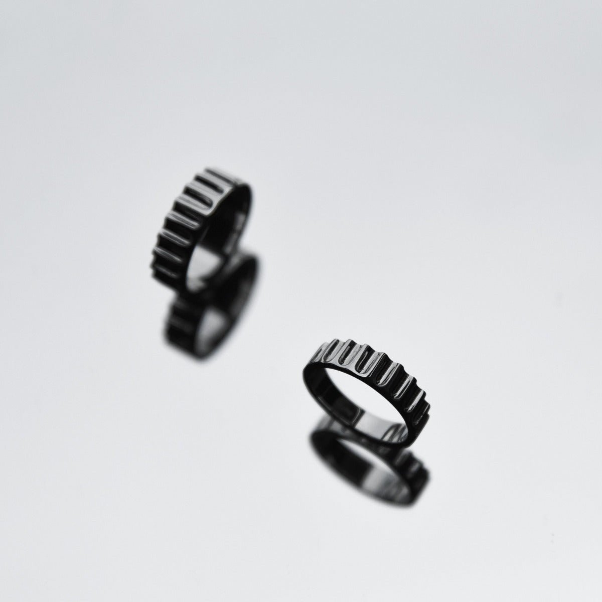 Column Ring II - dans le gris