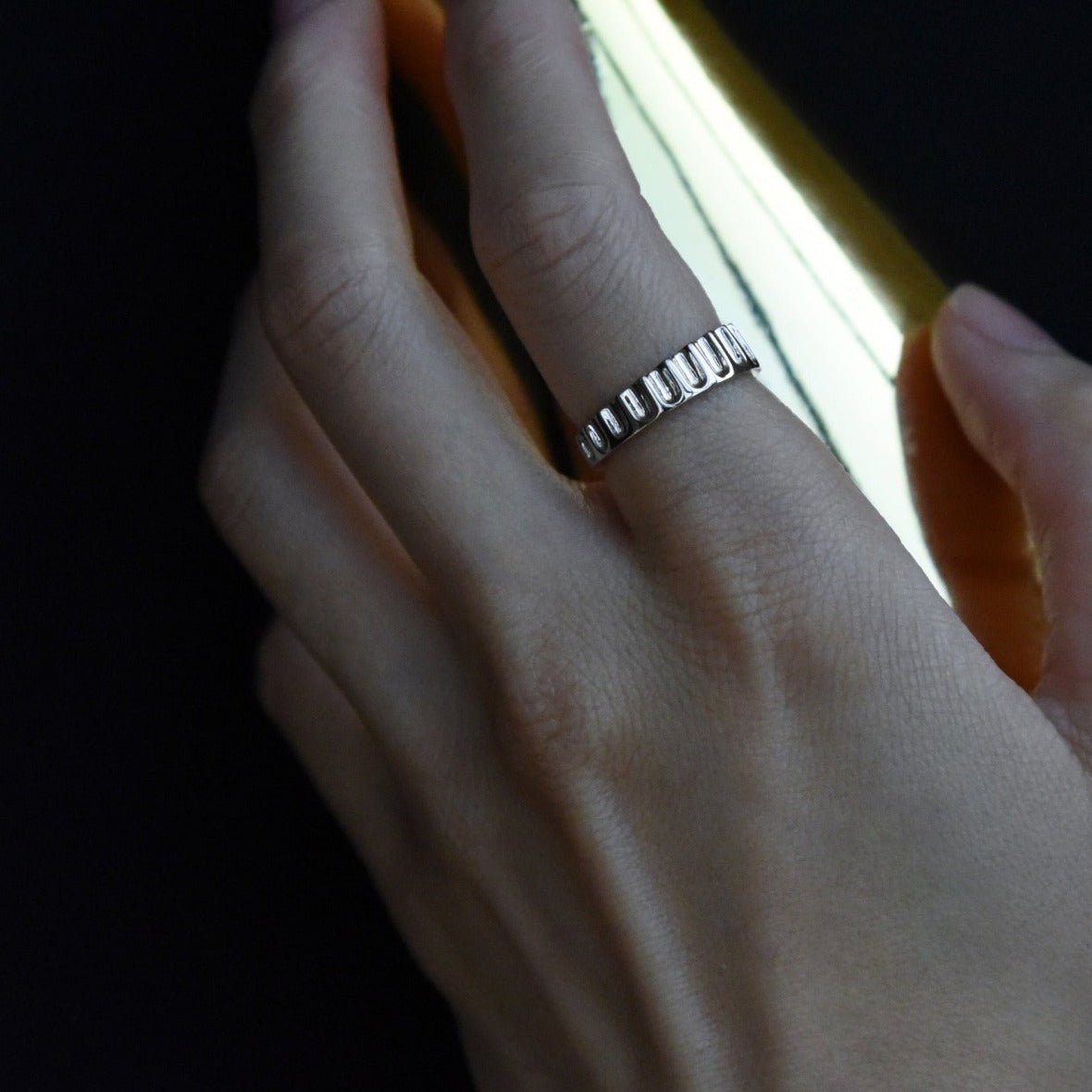 Column Ring II - dans le gris