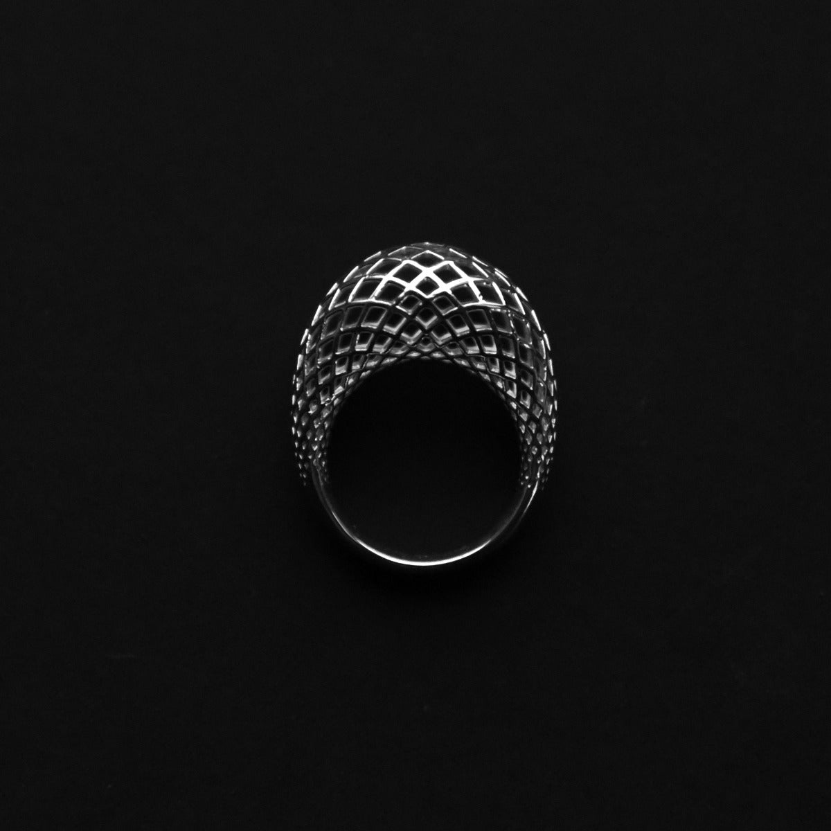 Openwork Dome Ring - dans le gris