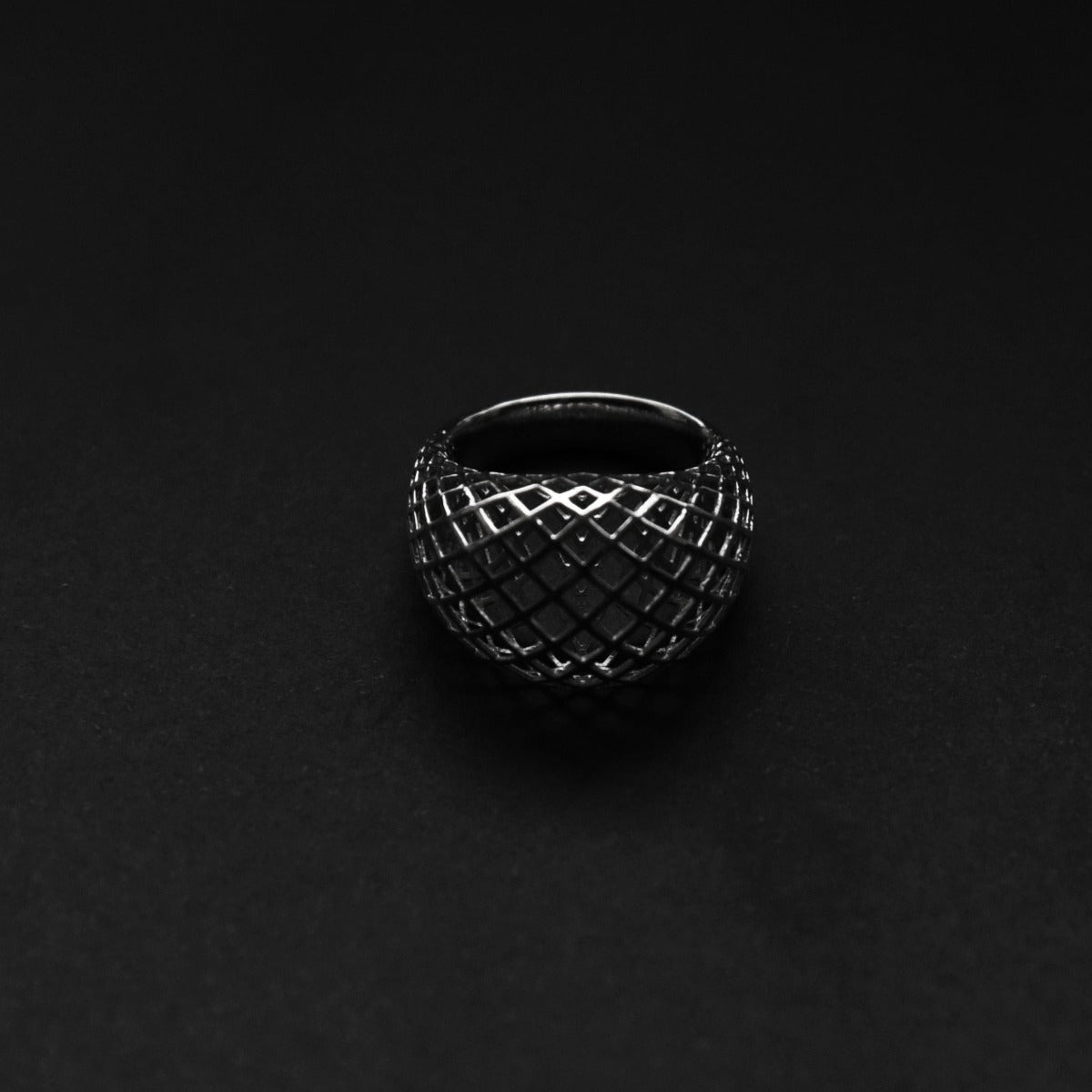 Openwork Dome Ring - dans le gris