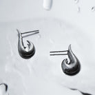 Sculpture Drop Earrings - dans le gris