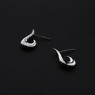 Sculpture Drop Earrings - dans le gris