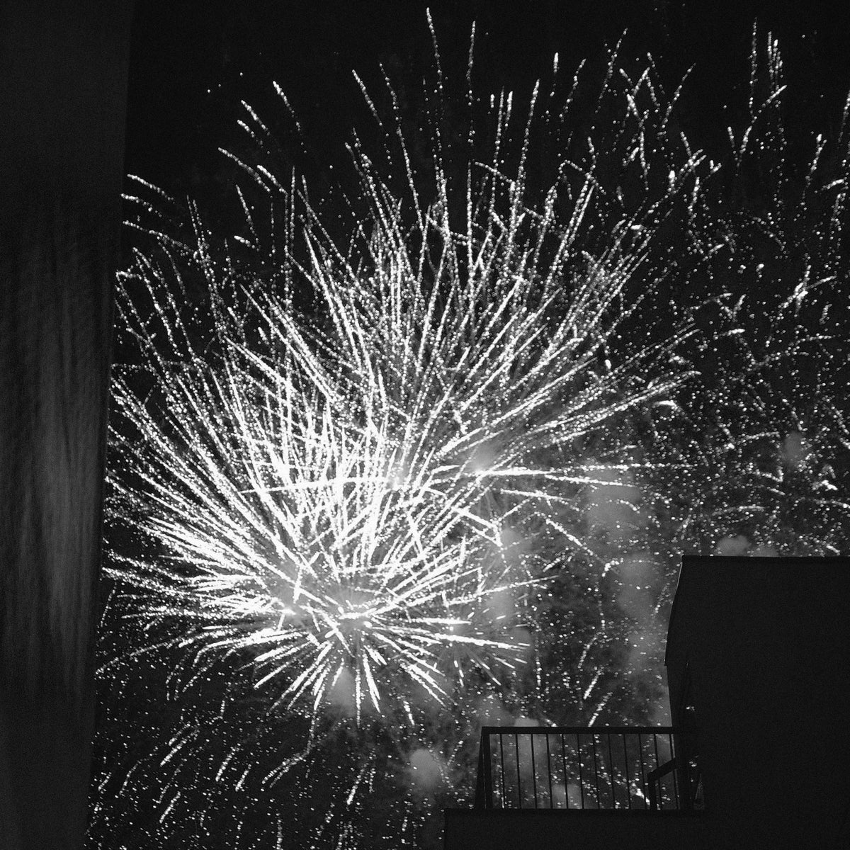 The Secret Meaning Behind Japanese Summer Colors dans le gris