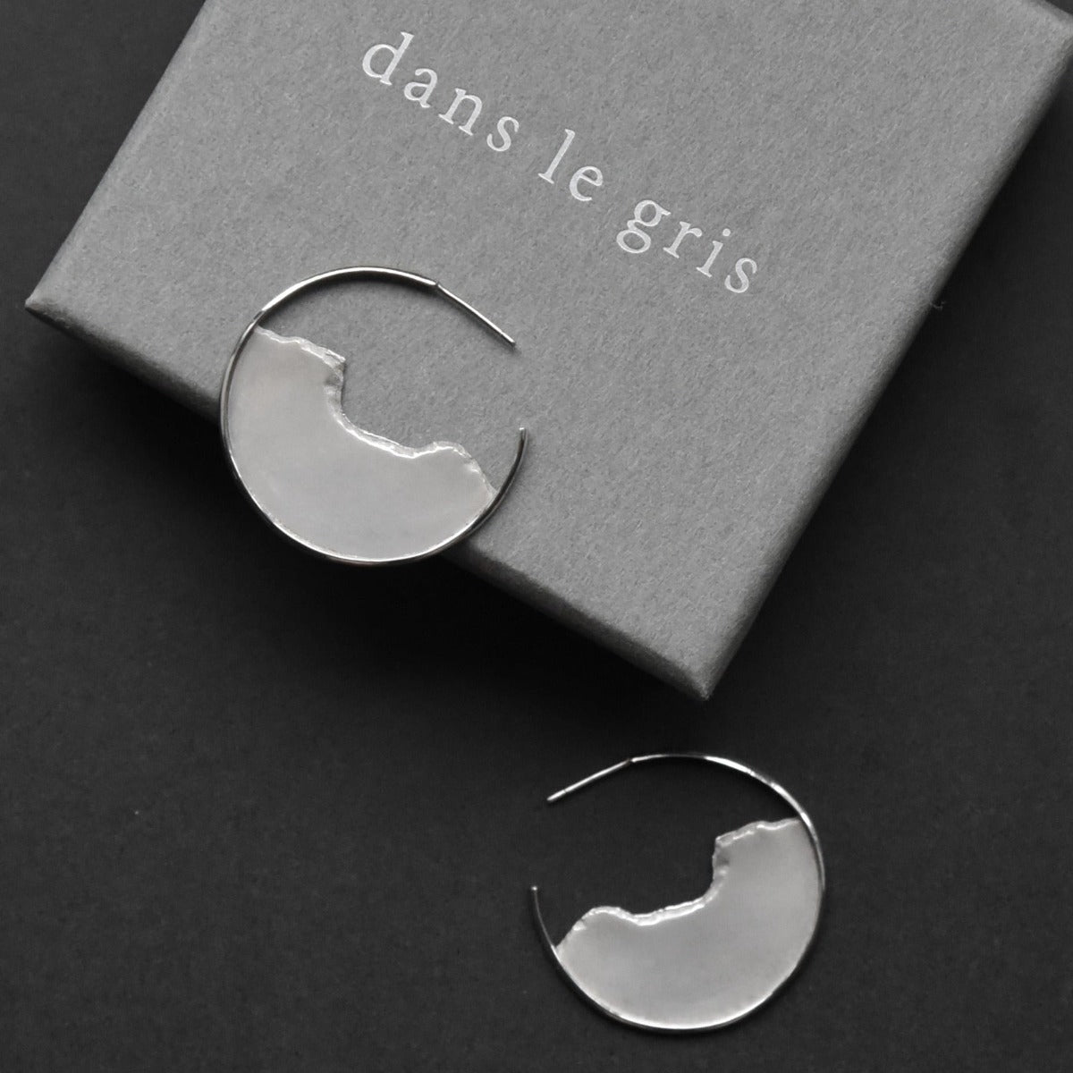 Nude Earrings - dans le gris